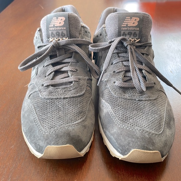 New Balance 696 Grey Suede with Light Pink Details - Picture 2 of 4